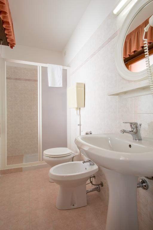 Hotel La Gardenia & Villa Oleandra Limone sul Garda Room photo